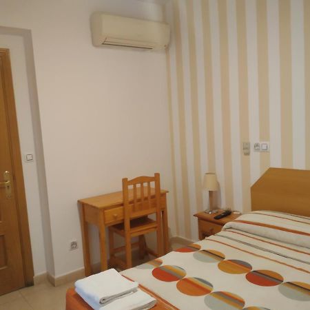 Pension Dominguez Madrid Extérieur photo