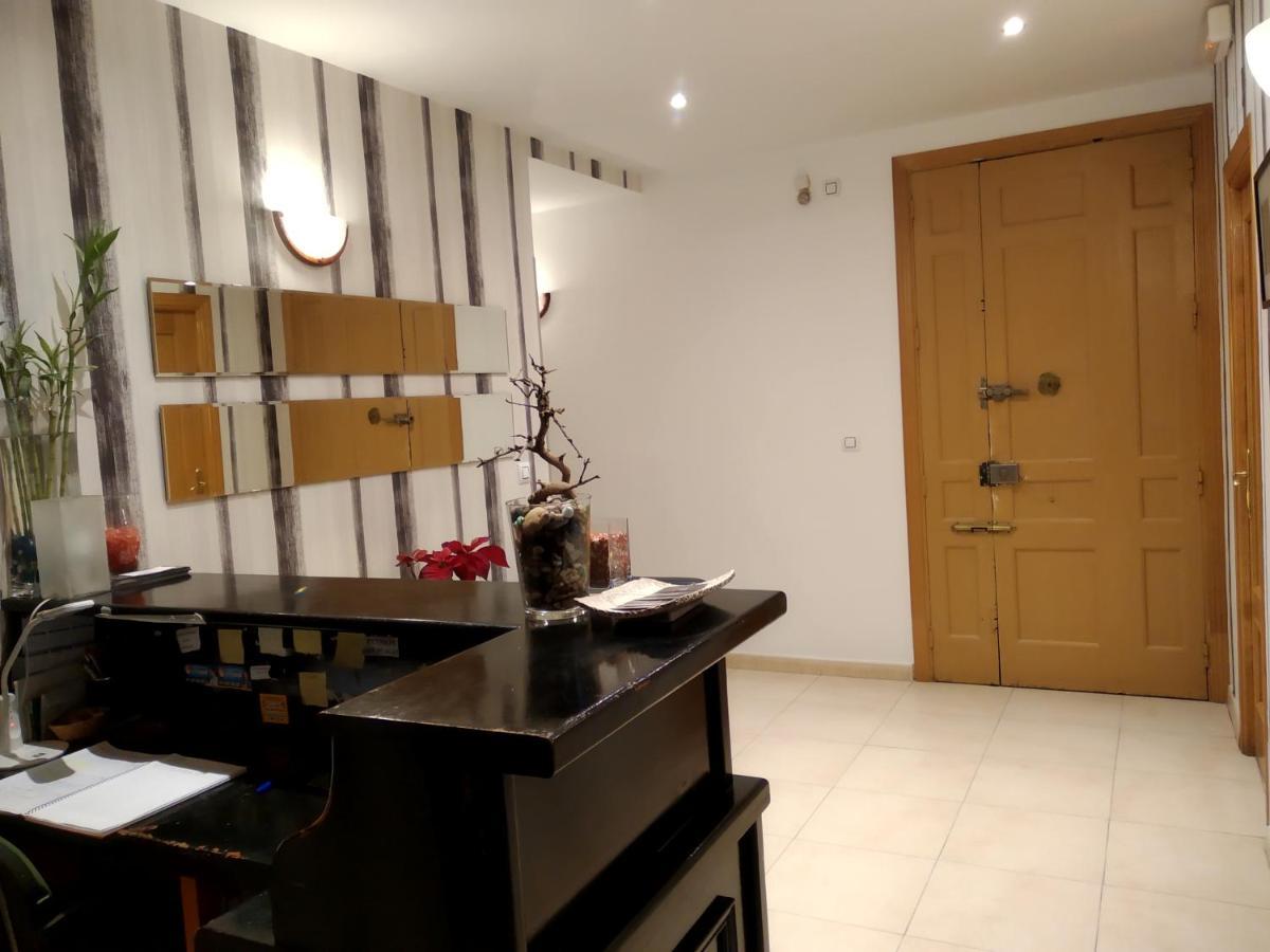 Pension Dominguez Madrid Extérieur photo