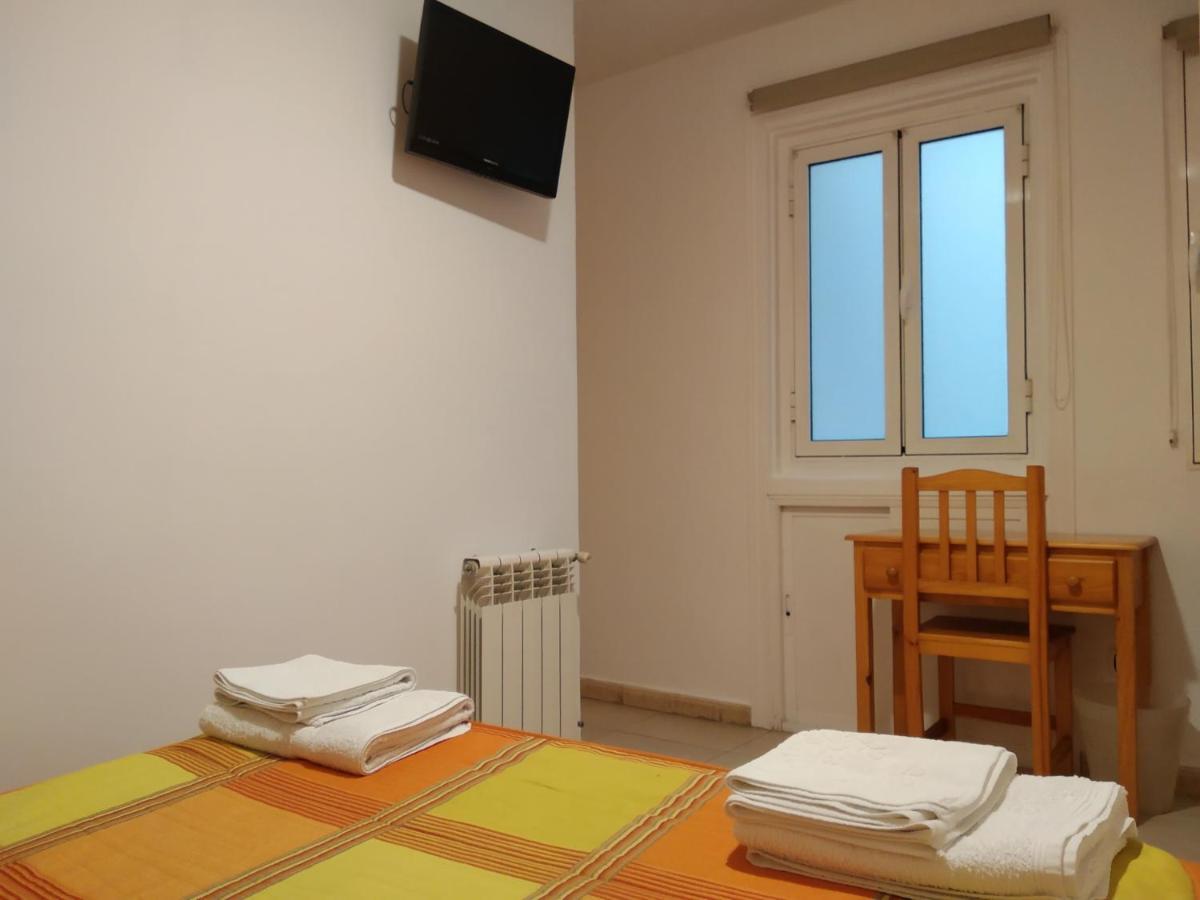 Pension Dominguez Madrid Extérieur photo