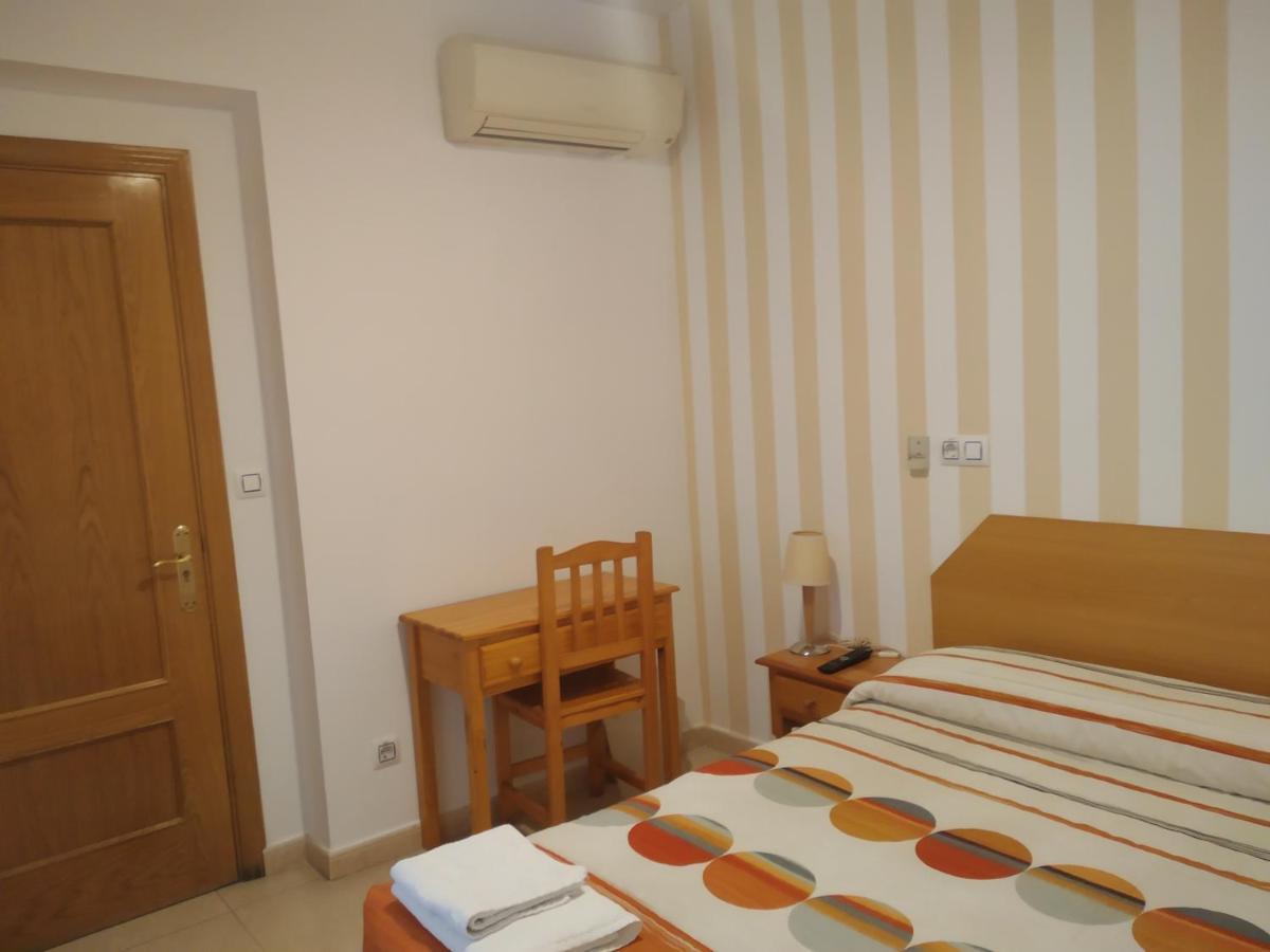 Pension Dominguez Madrid Extérieur photo