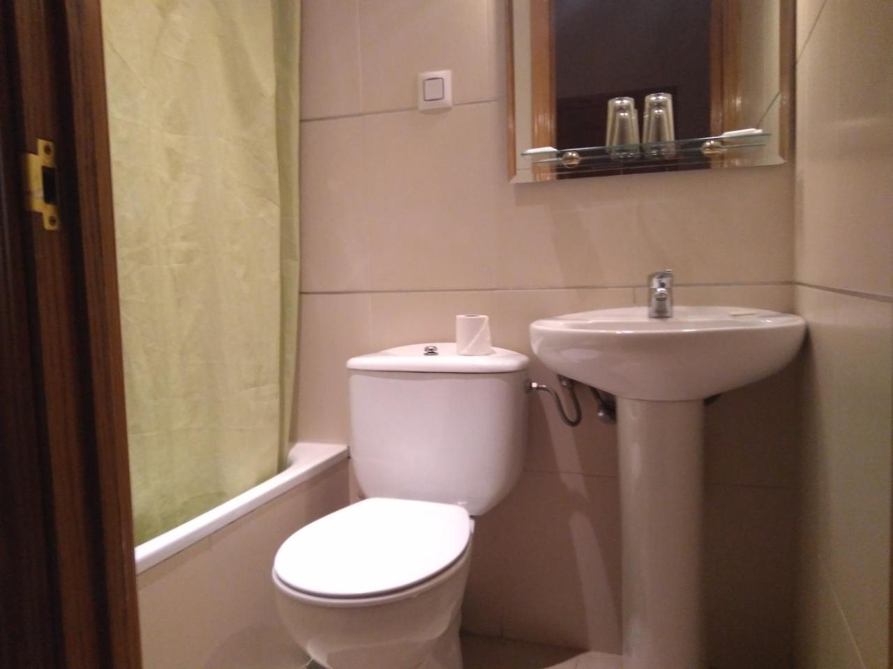 Pension Dominguez Madrid Extérieur photo
