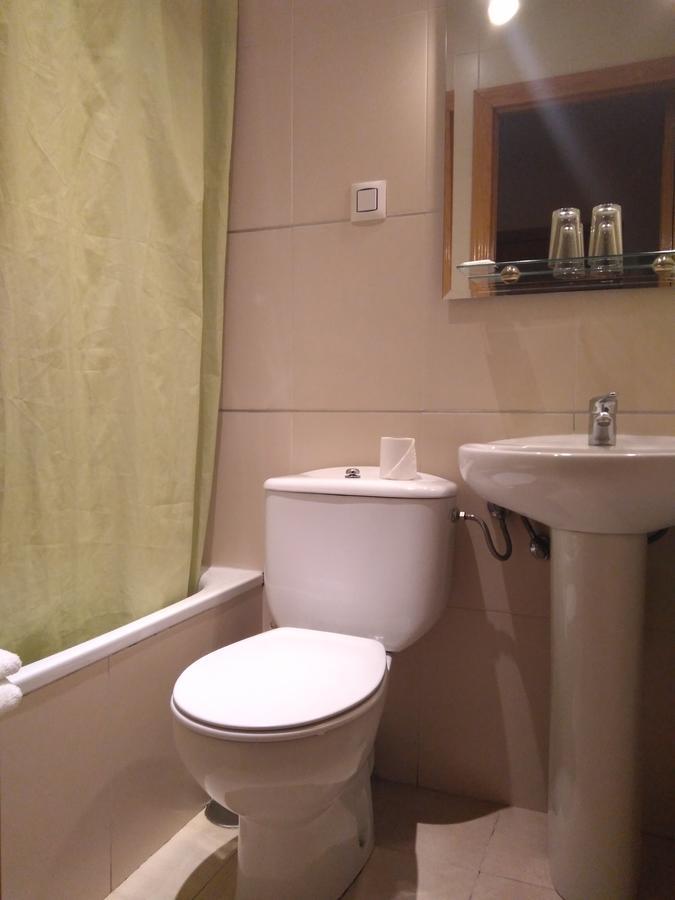 Pension Dominguez Madrid Extérieur photo