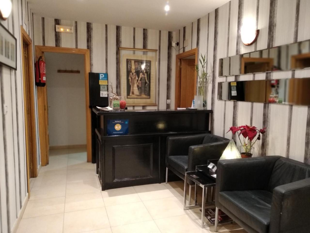Pension Dominguez Madrid Extérieur photo
