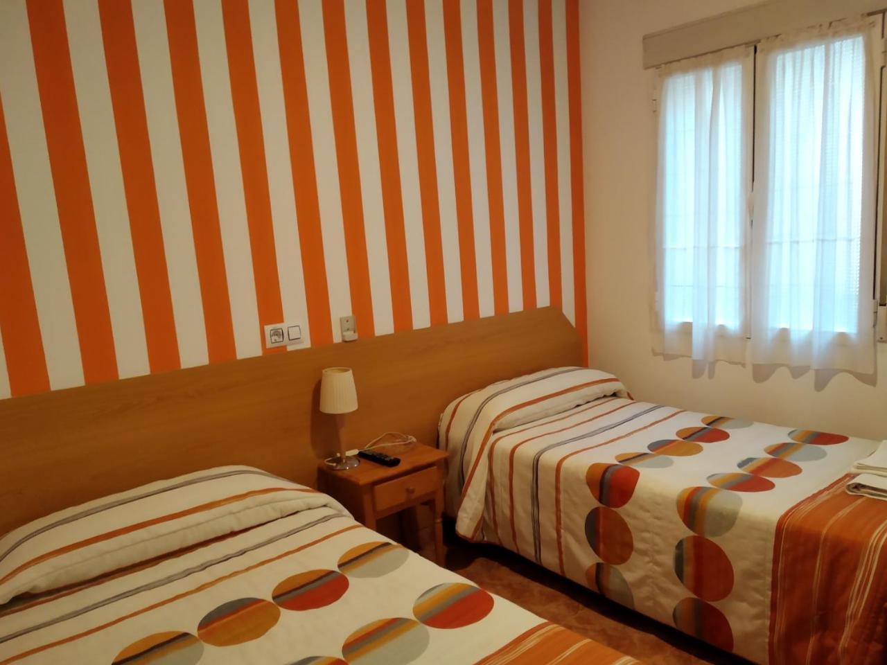 Pension Dominguez Madrid Extérieur photo
