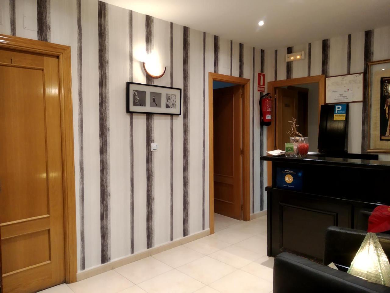 Pension Dominguez Madrid Extérieur photo