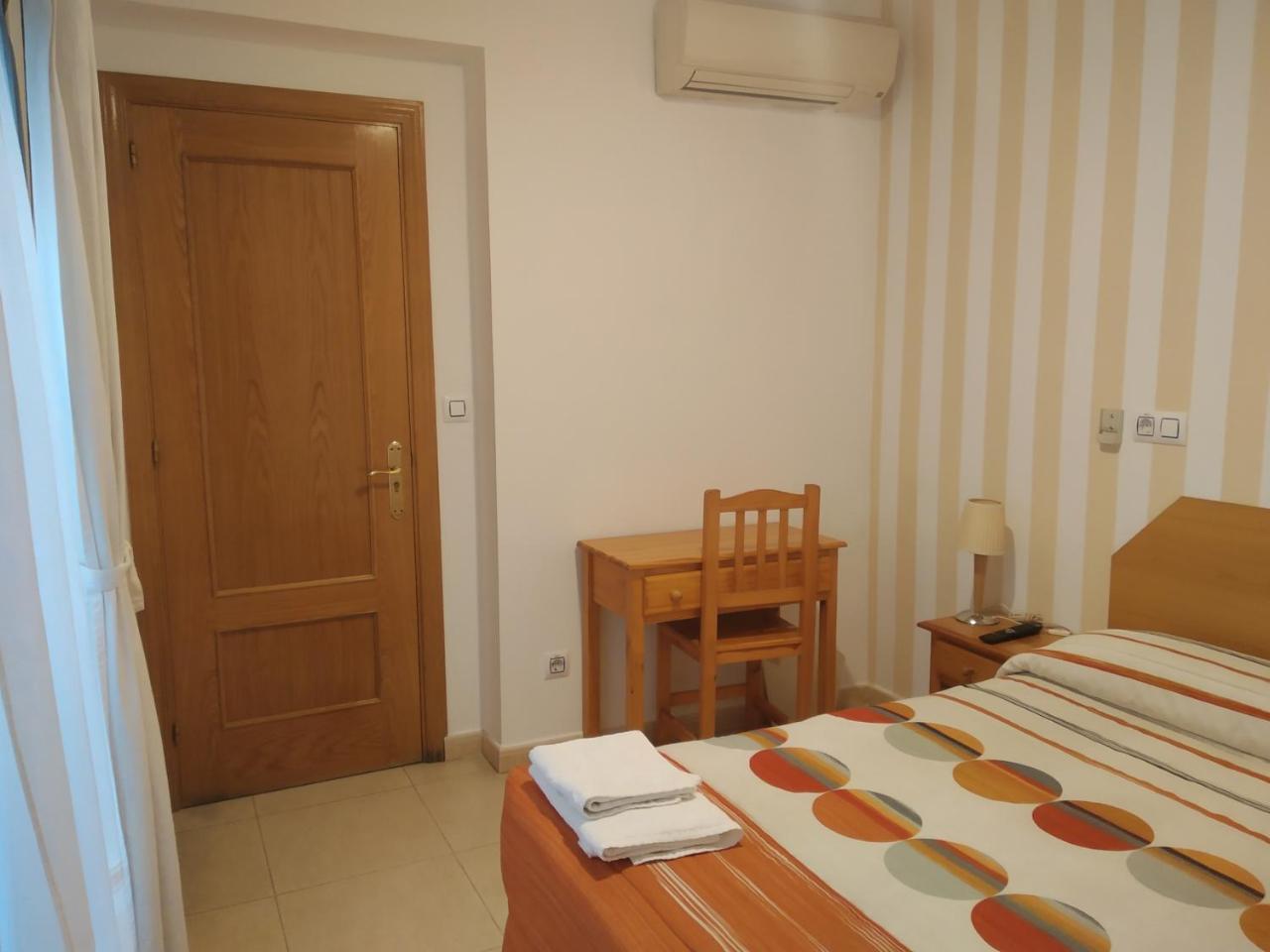 Pension Dominguez Madrid Extérieur photo