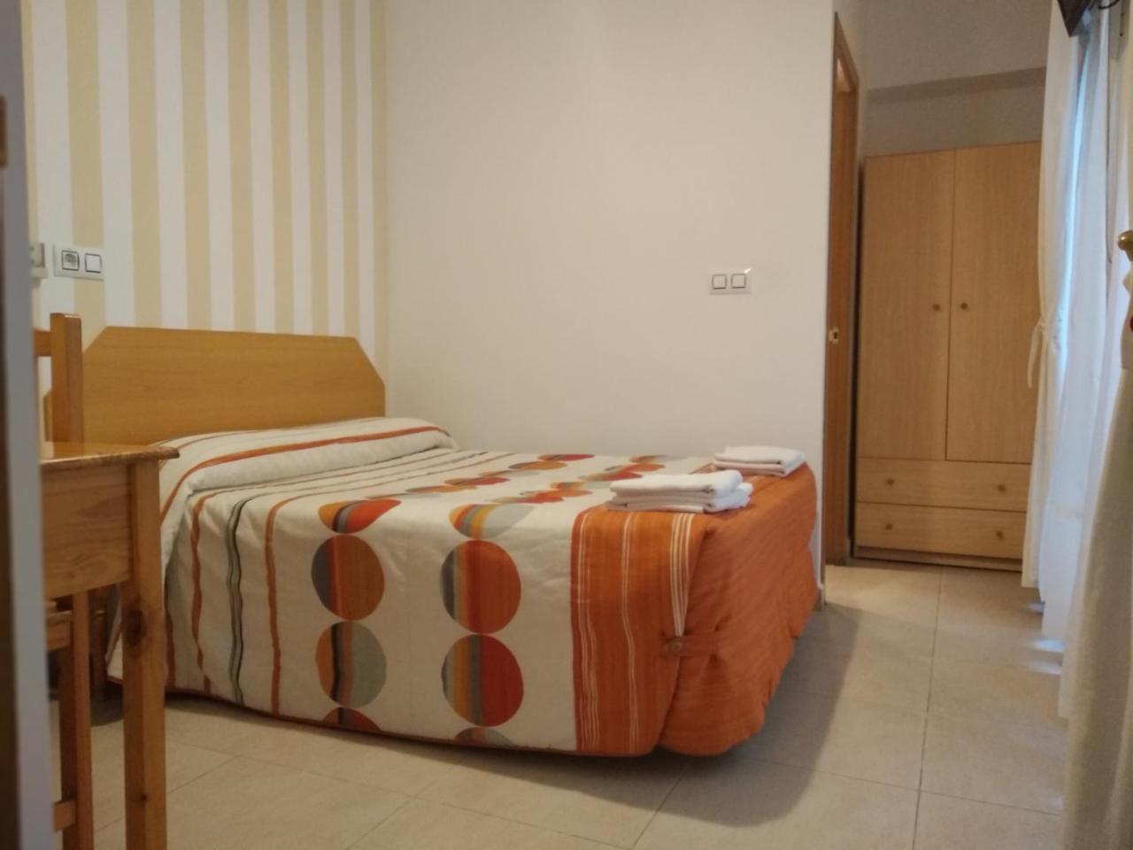 Pension Dominguez Madrid Extérieur photo